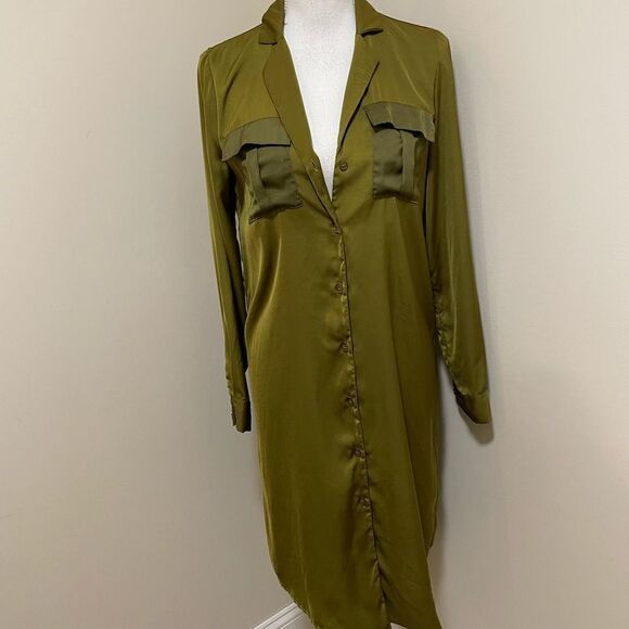 Ichi short dress button down size XS 
Belted 
2 front pockets 
100% polyester - Picture 1 of 12